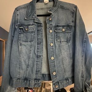 Cropped light wash stretch jean jacket